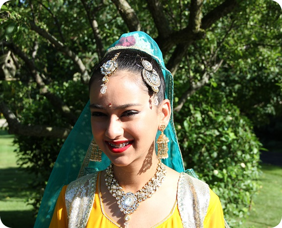 Picture of Ranya Sharma doing Kathak at Tarana Kathak Academy - a dance school teaching Indian classical dance in Bartlett, Illinois